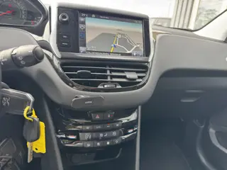 Foto 15 van Peugeot 208 1.2 PureTech Style Pack (bj 2015)