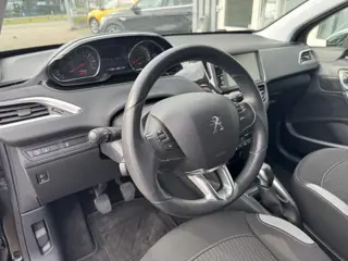 Foto 12 van Peugeot 208 1.2 PureTech Style Pack (bj 2015)