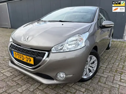 Peugeot 208 1.2 VTi Envy/Navi/P.sensor/Cruise/NEW APK/NETT!