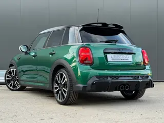 Foto 11 van Mini 5-Deurs 2.0 Cooper S - JCW Pakket Pano Leer Camera H/K