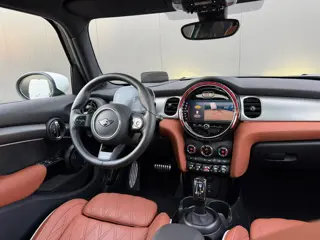 Foto 12 van Mini 5-Deurs 2.0 Cooper S - JCW Pakket Pano Leer Camera H/K