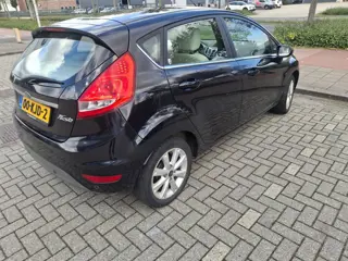 Foto 5 van Ford Fiesta 1.25 Ghia airco LM 4-deurs org NL