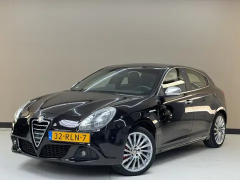 Alfa Romeo Giulietta 1.4 T Distinctive, 170Pk, 2011, Volledig leder, Origineel Nederlands, Trekhaak,