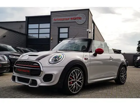 Mini Cabrio 2.0 John Cooper Works Chili | Cabriolet | Luxe Leder / Alcantara | Harman/Kardon | Camer