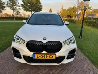 BMW X1 Xdrive25e M pakket 220pk Aut 2021 Wit 1e eigenaar 