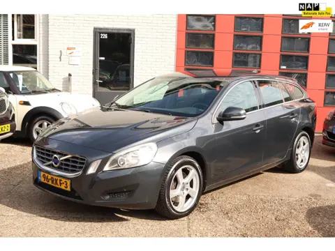 Volvo V60 2.0T Momentum , AUTOMAAT, 1/2 LEDER, NAVI.