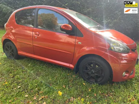 Toyota Aygo 1.0 VVT-i Dynamic Orange