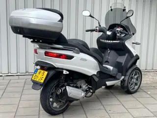 Foto 17 van Piaggio Scooter 300 LT MP3 Yourban|Autorijbewijs|ABS|
