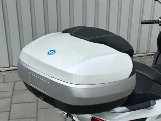 Foto 13 van Piaggio Scooter 300 LT MP3 Yourban|Autorijbewijs|ABS|