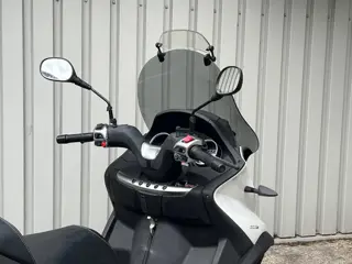 Foto 12 van Piaggio Scooter 300 LT MP3 Yourban|Autorijbewijs|ABS|