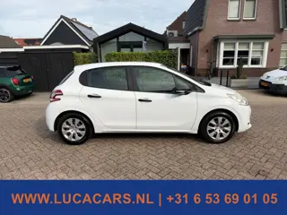 Foto 16 van Peugeot 208 1.2 VTi Access AIRCO TREKHAAK NIEUWE APK!