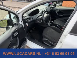 Foto 13 van Peugeot 208 1.2 VTi Access AIRCO TREKHAAK NIEUWE APK!