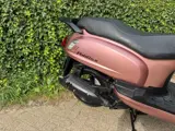 Foto 26 van SYM Fiddle 2 45 km E5 Scooter Rose Gold BETAAL met in3