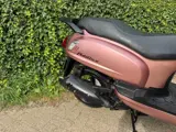 Foto 24 van SYM Fiddle 2 45 km E5 Scooter Rose Gold BETAAL met in3