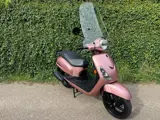 Foto 23 van SYM Fiddle 2 45 km E5 Scooter Rose Gold BETAAL met in3