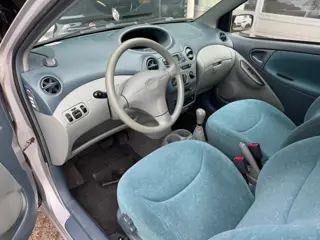Foto 12 van Toyota Yaris 1.0-16V VVT-i Sol/Semi-Automaat!77DKM!Nap/APK!
