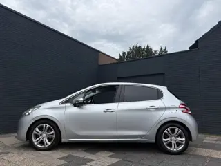 Foto 12 van Peugeot 208 1.4 VTi Griffe | Climate | Leder