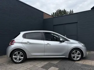 Foto 15 van Peugeot 208 1.4 VTi Griffe | Climate | Leder
