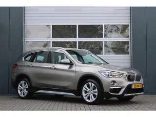 BMW X1 SDrive20i Orange Edition II Automaat Cruise/Camera/HeadUp/Stoelverwarming/LederMemory/PDC/Nav