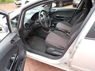 Foto 11 van Opel Corsa 1.4-16V Business Sport (bj 2008)
