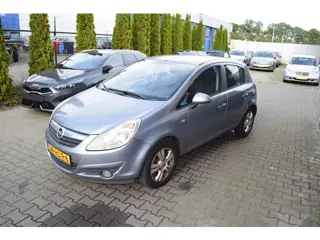 Foto 20 van Opel Corsa 1.4-16V Enjoy