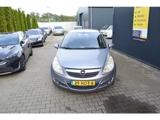 Foto 19 van Opel Corsa 1.4-16V Enjoy