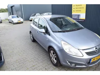 Foto 18 van Opel Corsa 1.4-16V Enjoy