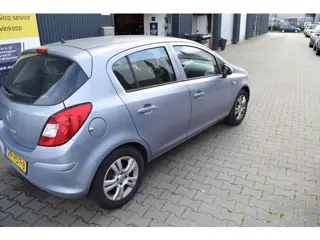 Foto 17 van Opel Corsa 1.4-16V Enjoy