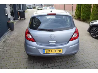 Foto 16 van Opel Corsa 1.4-16V Enjoy