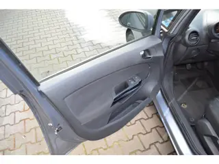 Foto 14 van Opel Corsa 1.4-16V Enjoy