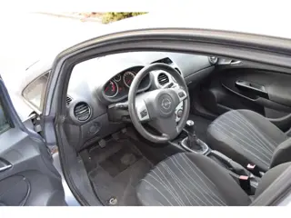 Foto 13 van Opel Corsa 1.4-16V Enjoy
