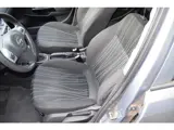 Foto 22 van Opel Corsa 1.4-16V Enjoy
