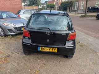 Foto 10 van Toyota Yaris 1.3 VVT-i Sol