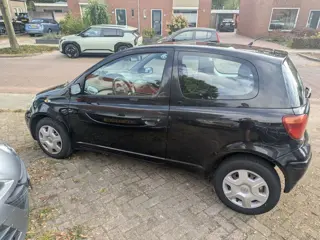 Foto 15 van Toyota Yaris 1.3 VVT-i Sol