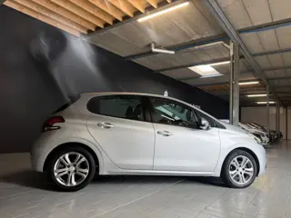 Foto 15 van Peugeot 208 1.6 BlueHDi Blue Lease Apple CarPlay | Navi | Cruise | PDC | DAB
