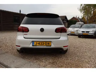 Foto 13 van Volkswagen Golf 2.0 GTI ADIDAS EDITION GETUNED JD ENGENEERING