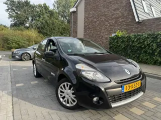 Foto 11 van Renault Clio 1.2 TCe Dynam Keyl Clima BT Navi Cruise