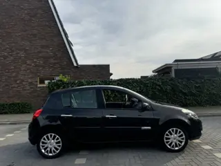 Foto 17 van Renault Clio 1.2 TCe Dynam Keyl Clima BT Navi Cruise