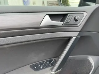 Foto 11 van Volkswagen Golf Variant 1.0 TSI Navi Massage Camera Trekhaak