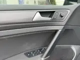 Foto 21 van Volkswagen Golf Variant 1.0 TSI Navi Massage Camera Trekhaak