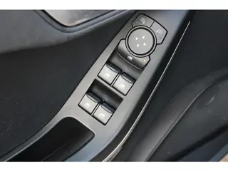 Foto 17 van Ford Fiesta 1.0 EcoBoost Hybrid Titanium (bj 2022)