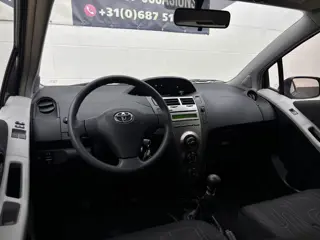 Foto 20 van Toyota Yaris 1.3 VVTi Comfort/ DEALER ONDERHOUD/2DE EIGNAAR/