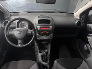Foto 15 van Toyota Aygo 1.0 | NAP | Airco | Elektrische ramen | Centrale deurvergrendeling | Onderhoudshistorie