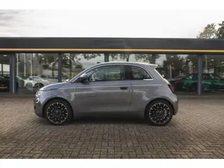 Foto 14 van Fiat 500 La Prima 42 kWh by Bocelli All Season | Stoelverwarming | JBL | CarPlay