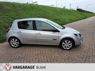 Foto 16 van Renault Clio 1.6 20th Anniversary AUTOMAAT