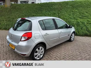 Foto 18 van Renault Clio 1.6 20th Anniversary AUTOMAAT