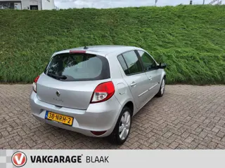 Foto 19 van Renault Clio 1.6 20th Anniversary AUTOMAAT