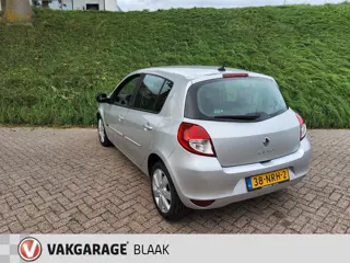 Foto 20 van Renault Clio 1.6 20th Anniversary AUTOMAAT