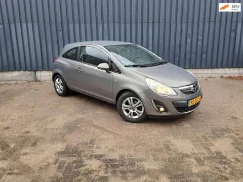 Opel Corsa 1.2-16V Cosmo