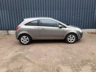Foto 13 van Opel Corsa 1.2-16V Cosmo
